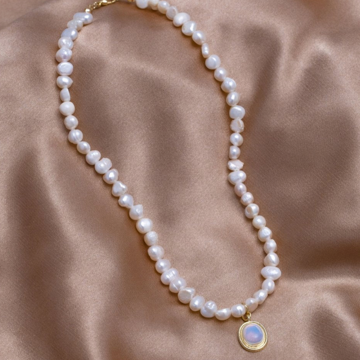 Pendant Pearl Necklace