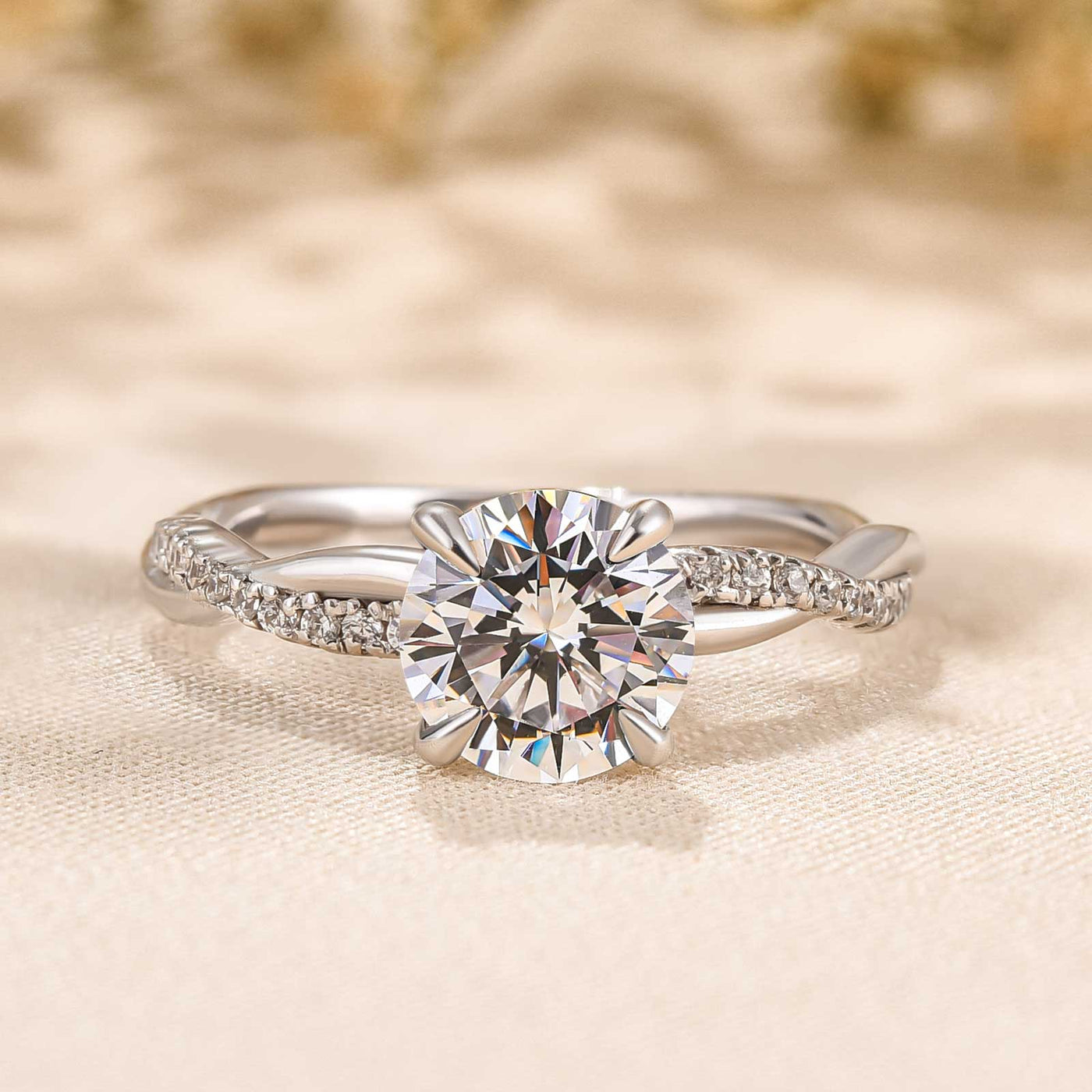 Elegant White Gold Le Jane Ring