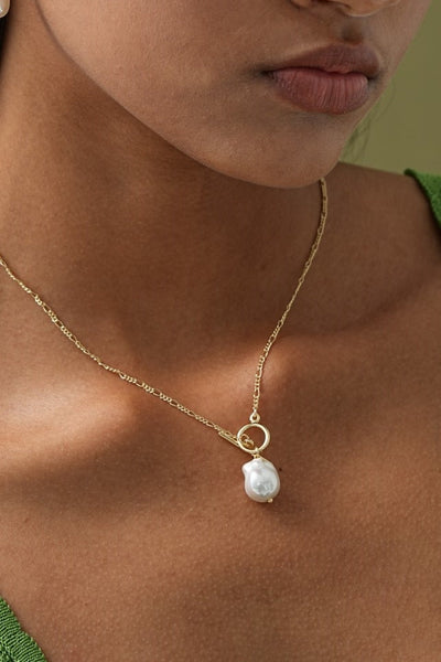 Elegant Golden Pearl Necklace