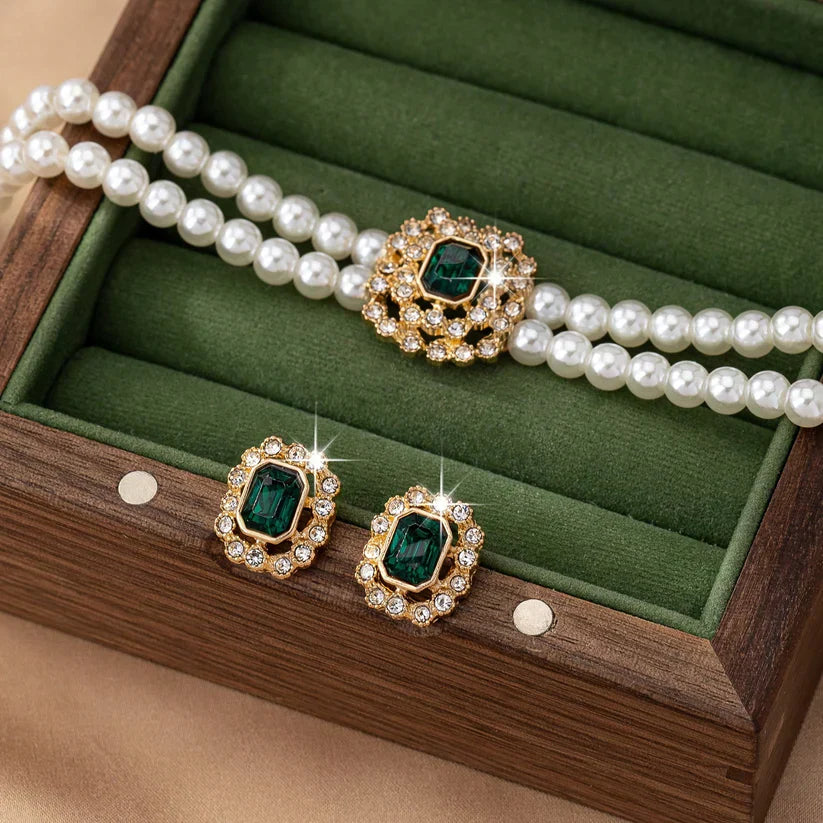 Pearl Set With Gemstones