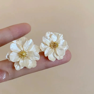 Chic White Acrylic Flower Stud Earrings