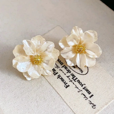 Chic White Acrylic Flower Stud Earrings