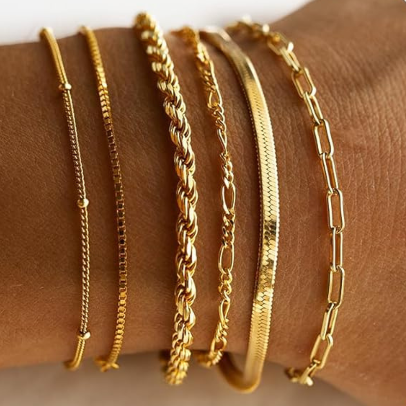 Isabella Vernetta Golden Bracelet Set