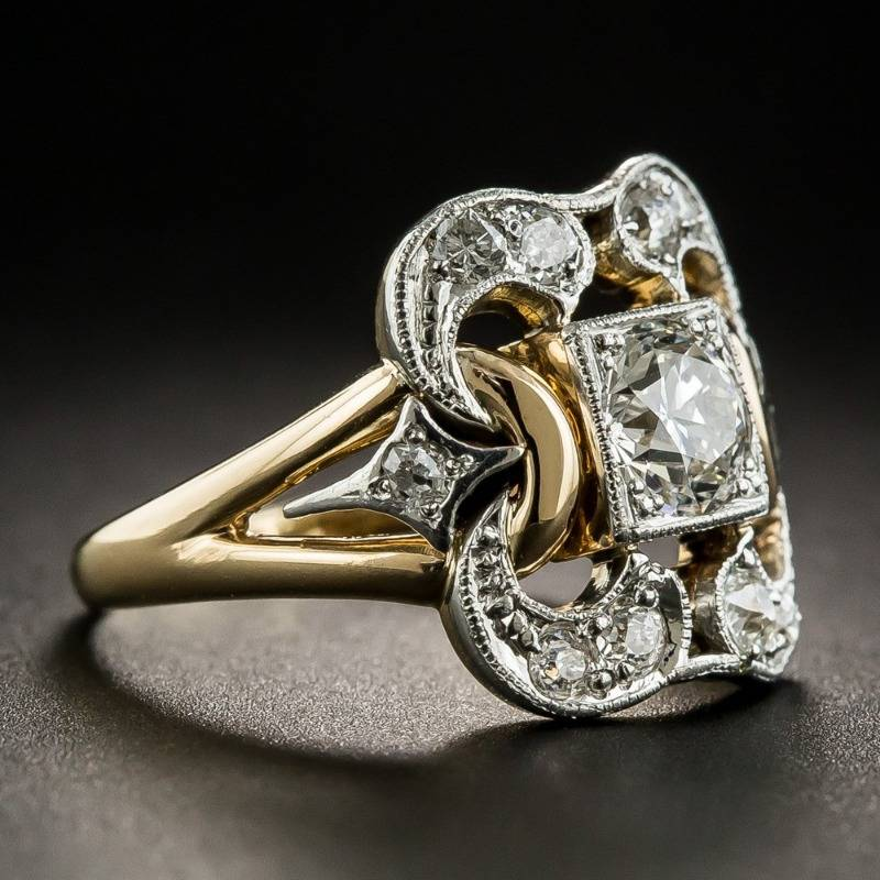 Classic Gold Ring Featuring Vintage Zirconia