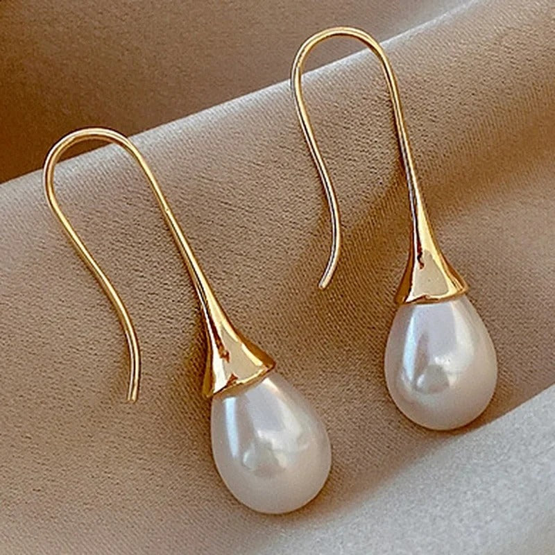 Classic Pearl Helena Earrings