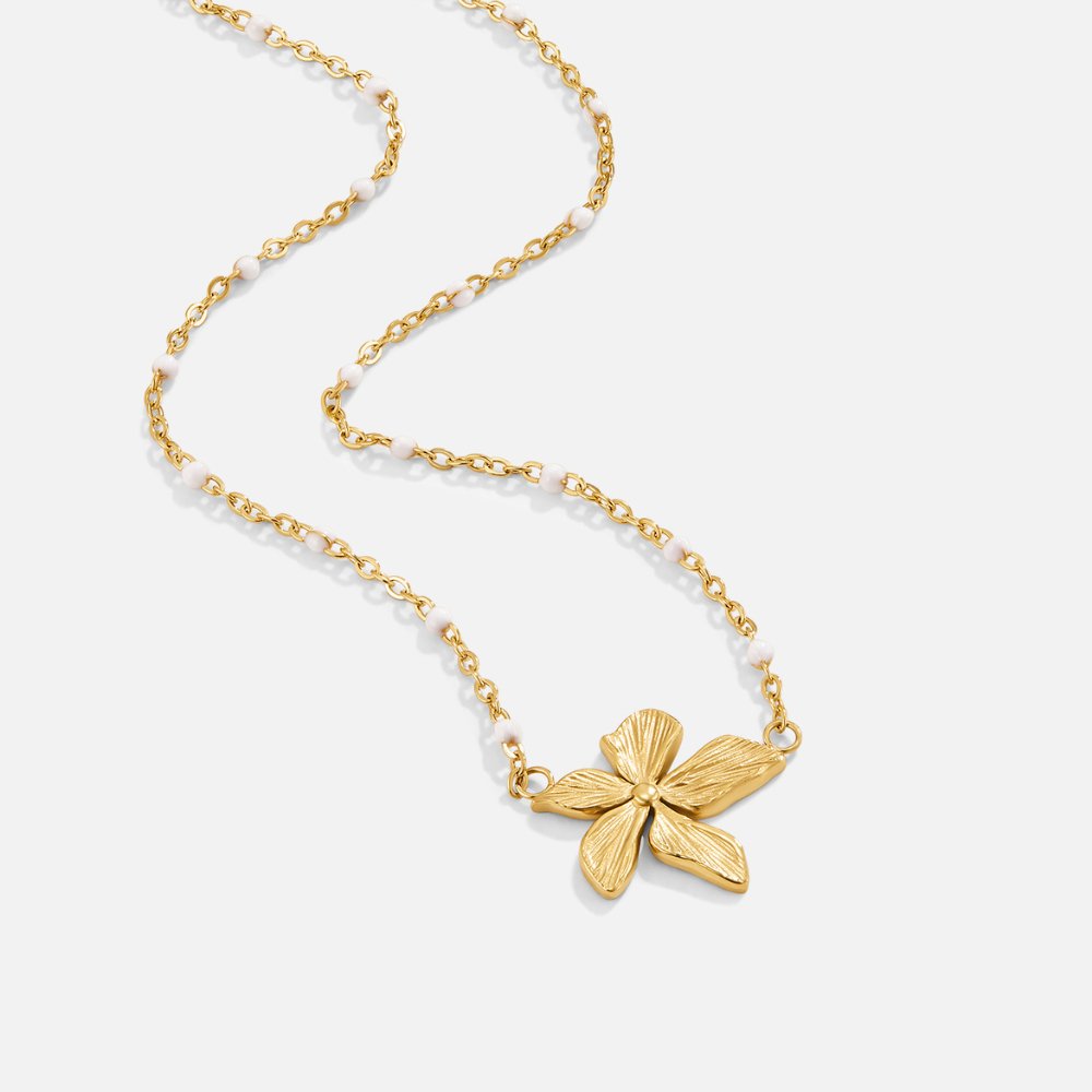 Elegant Gold Flower Necklace